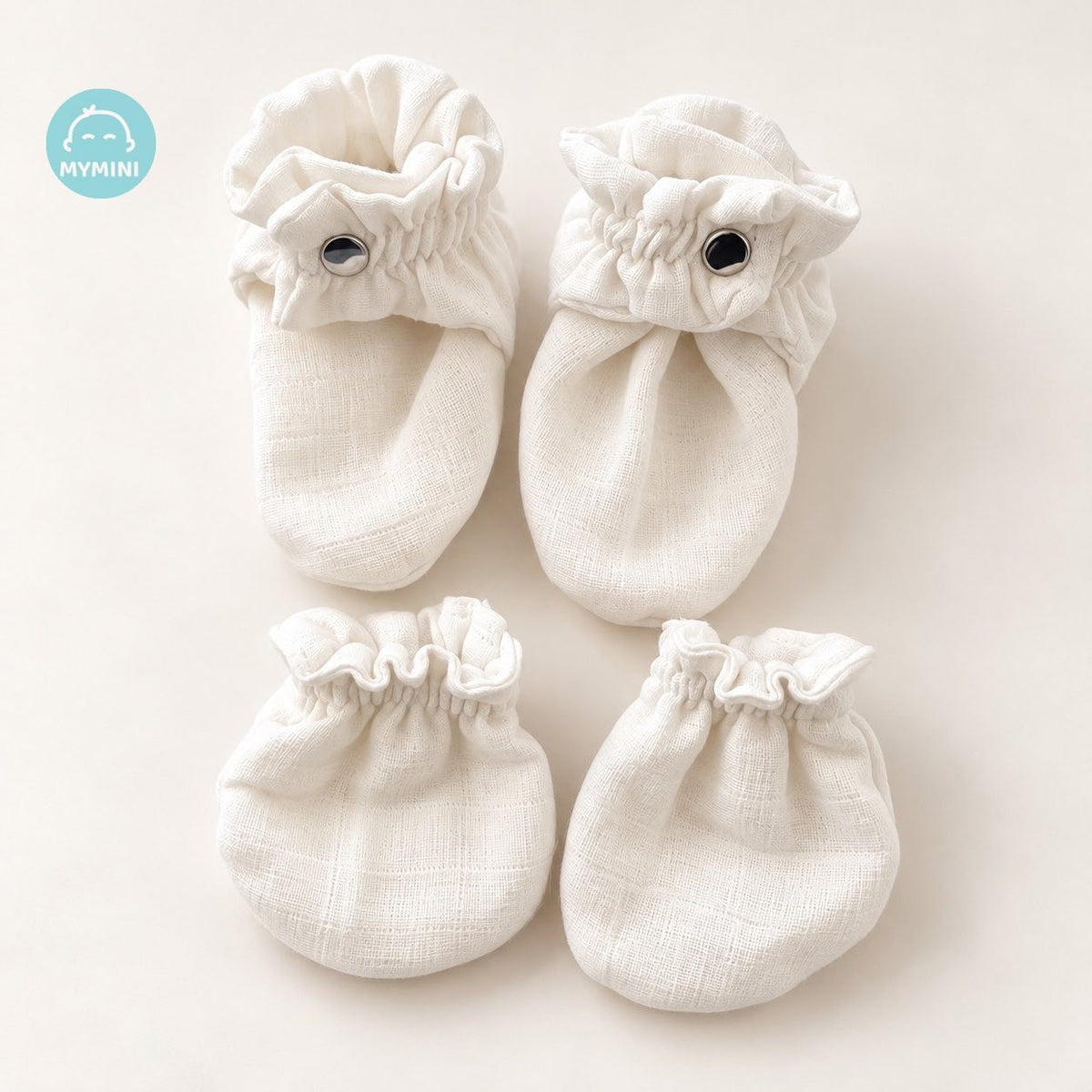 A snap hug -Booties & Mitten pure white