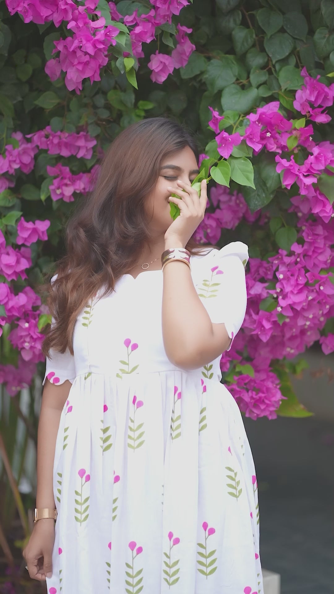 Floating video - Mom Studio - 07.mp4