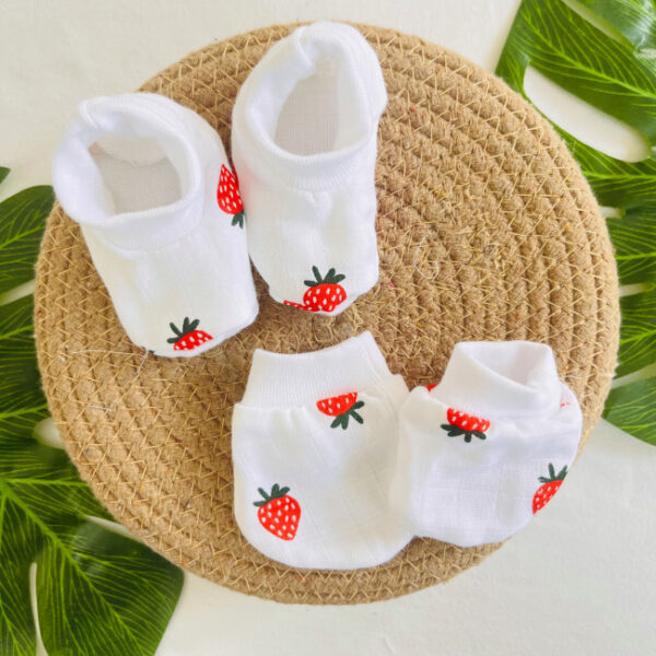 Strawberry- Booties & Mitten