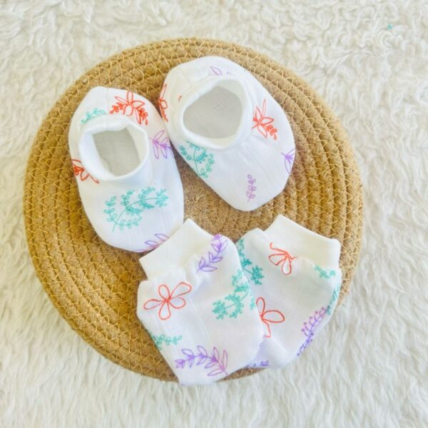 Leaf Flower -Snap Booties (0-3m)