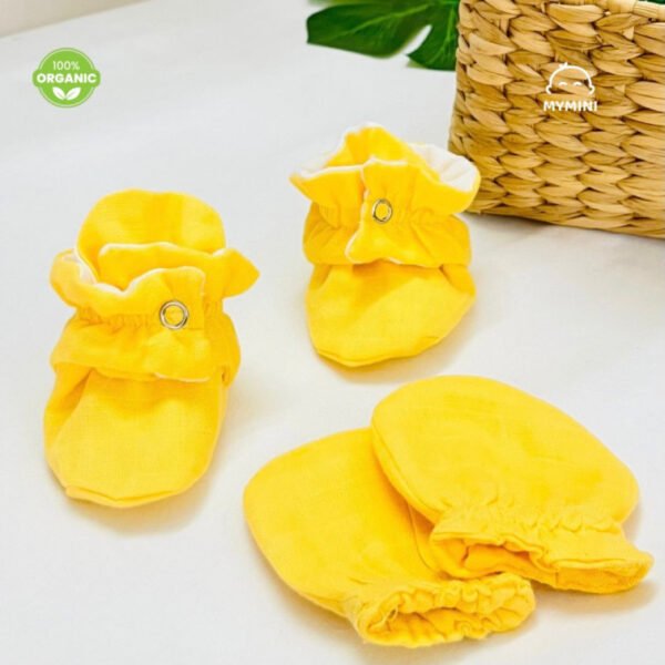 A snap hug -Booties & Mitten lemon yellow